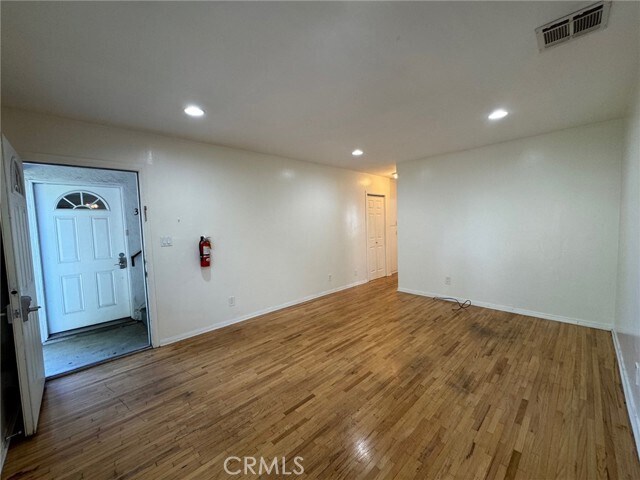 Foto del edificio - 1372 W 36th St
