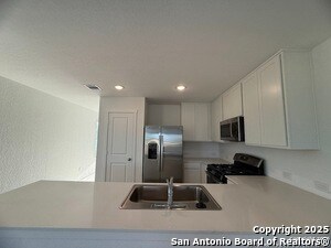 Building Photo - 204 Ottawa Wy