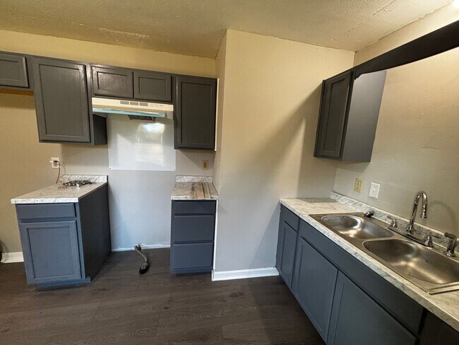 Foto del edificio - 3 BED 1 BATH IN FAYETTEVILLE NC