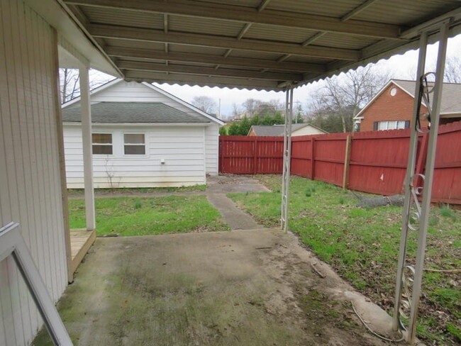 Building Photo - 106 Persimmon Way