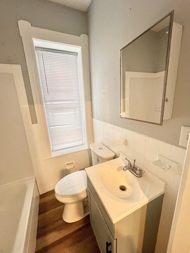 Building Photo - 147 Pleasant St