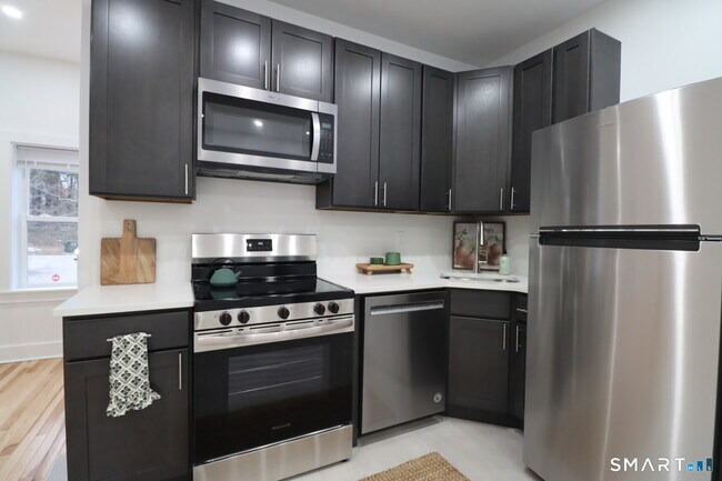 Building Photo - 55 Channing St