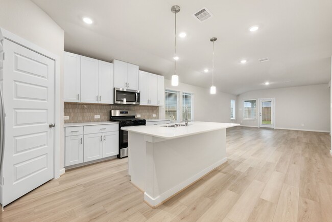 Building Photo - 6611 Castella Dr