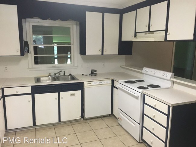 Building Photo - 5 br, 2 bath Room For Rent - 204 Marvin