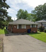 Building Photo - 150 Yambor St