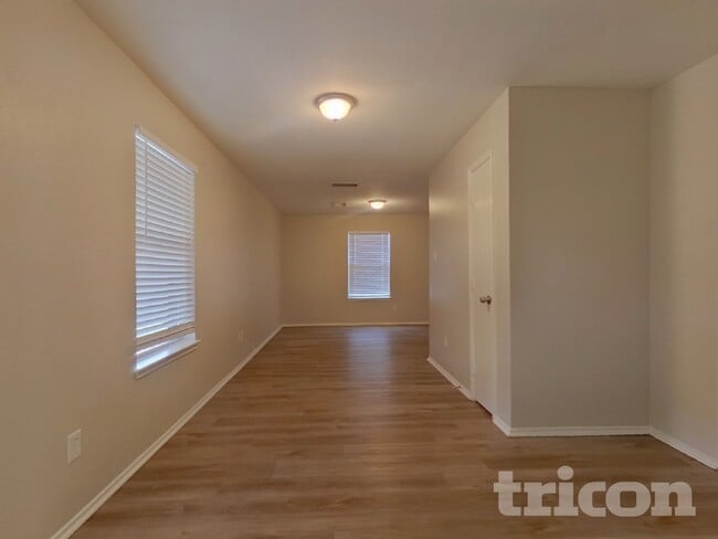 Building Photo - 1625 Emily Ln