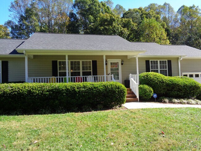 Foto del edificio - APPLICATION PENDING-NICE-One Level House for Rent in Oak Ridge