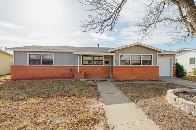 Building Photo - 610 E 54th St