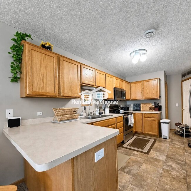 Building Photo - 400 Horizon Dr SE