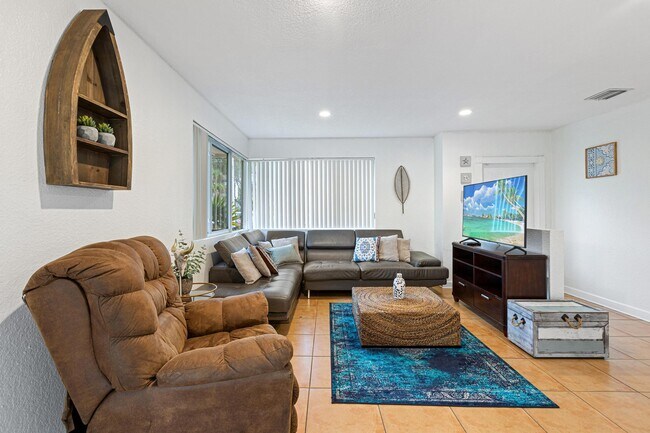 Living room - 25 NW 95th St