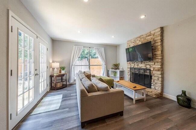 Foto del edificio - 4807 Yucca Hill Dr
