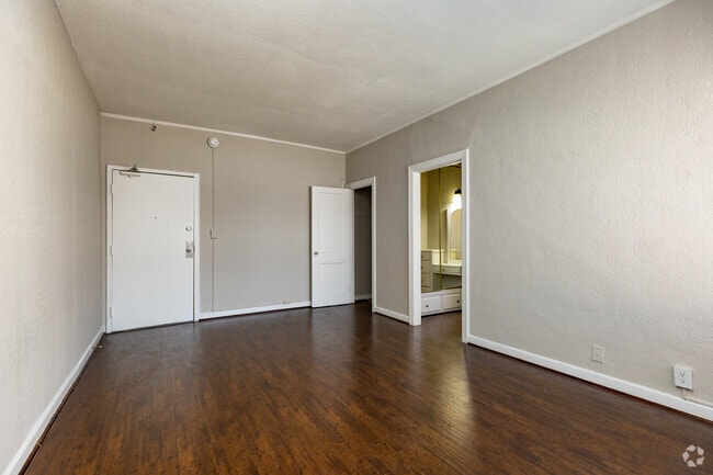 Estudio, 1BA - 450 ft² - Newly Renovated Studio with Brick Exposure