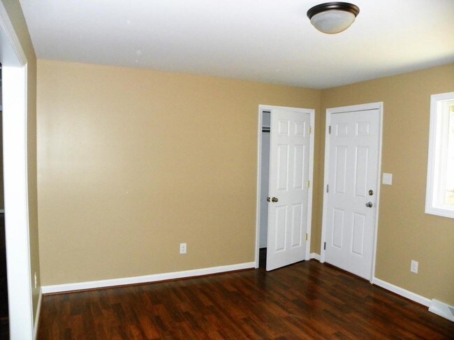 Building Photo - 1627 Willow Rd