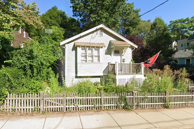 Building Photo - 281 Lamartine St