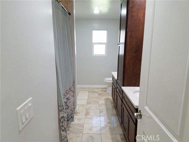 Building Photo - 424 E Riverview Ave