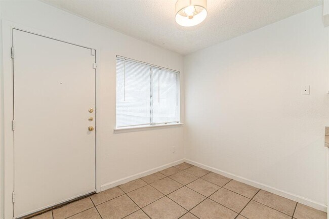 Building Photo - 311 W William Cannon Dr