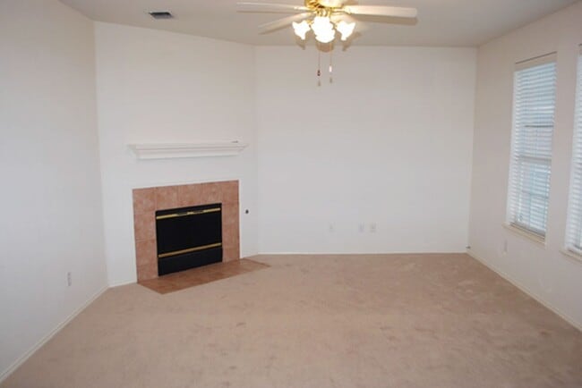 Building Photo - Great 4-2.5-2 in Fort Worth, HEB ISD