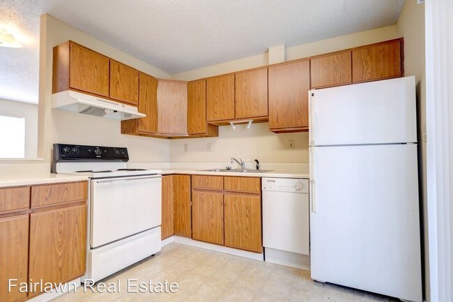 Building Photo - 302 E Fairlawn Dr
