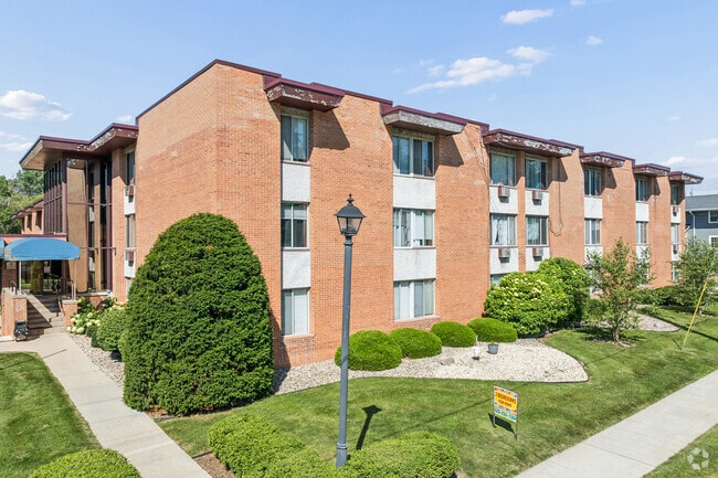 Primary Photo - Lakeview Terrace Apartments