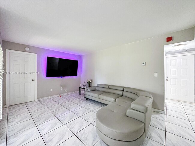 Foto del edificio - 1055 N Franklin Ave