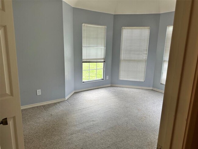 Building Photo - 33615 Dobbin-Huffsmith Rd