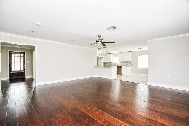 Foto del edificio - 4310 Woodvalley Dr