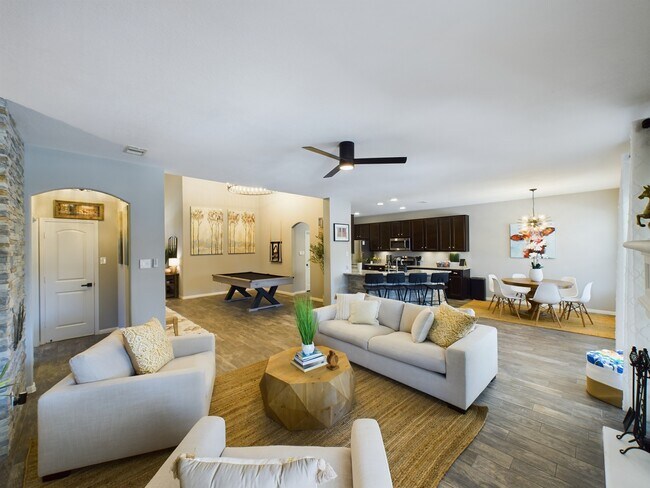 Foto del edificio - 8011 Colton Mining Ct