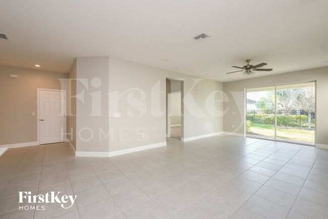 Foto del edificio - 6322 Heirloom Pl