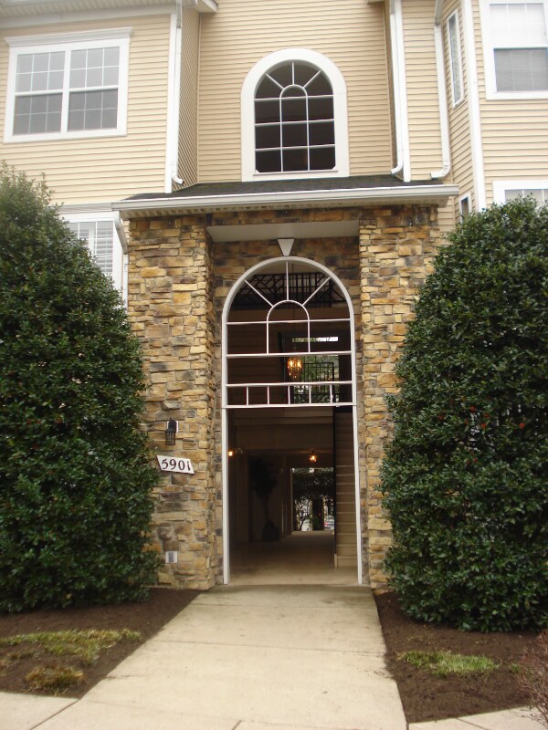 Foto del edificio - 5901 Founders Hill Dr