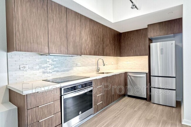 Foto del edificio - 2466 1st Ave.