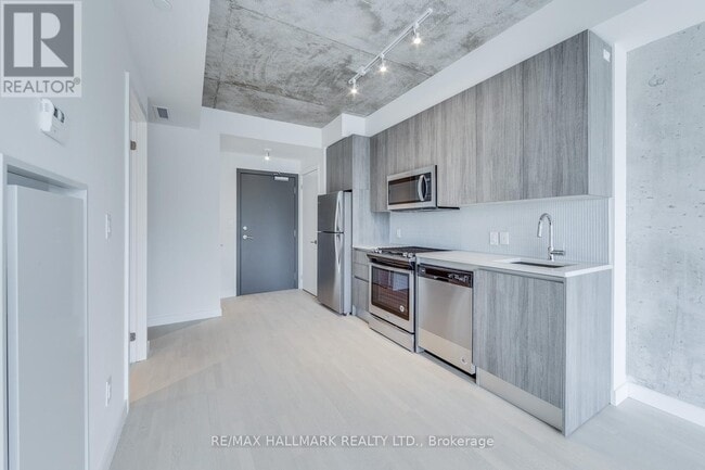 Photo du bâtiment - 246-246 Logan Ave