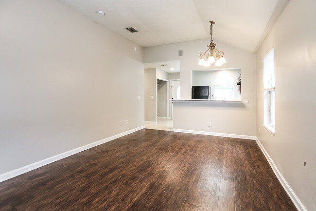 Building Photo - 146 E 45th St