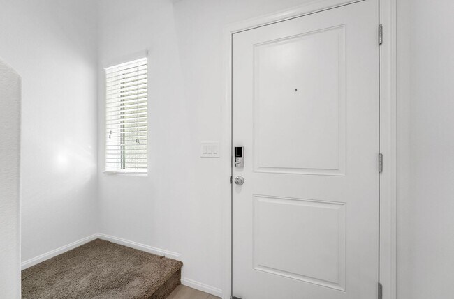 Foto del edificio - Modern Cadence Townhome with Open-Concept Living & Energy-Efficient Features!
