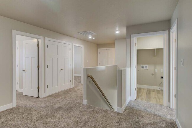 Building Photo - Brand New Spacious Townhome