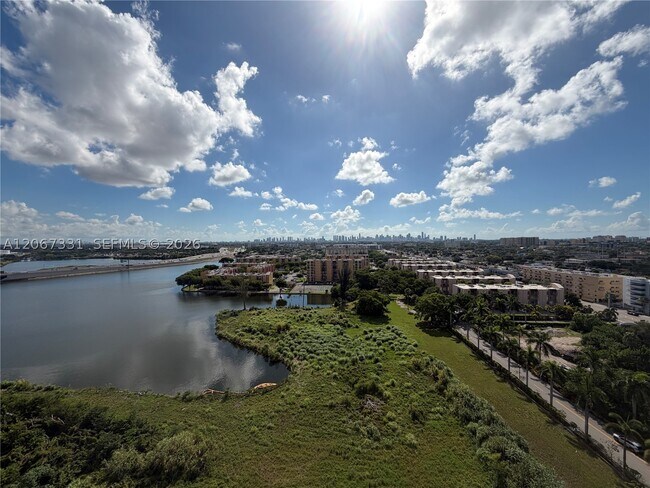 Foto del edificio - 5077 NW 7th St