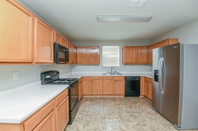 Building Photo - 1000 Bumble Bee Dr