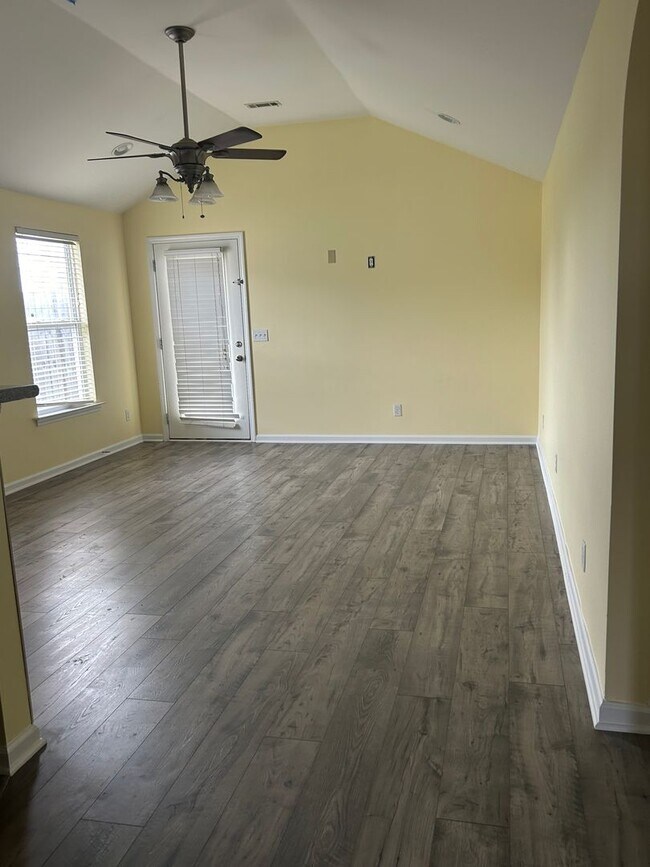 Building Photo - 201 Wexford Way