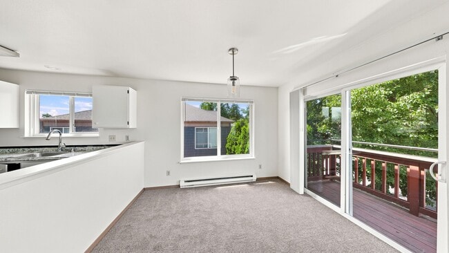 Building Photo - 2 Bed 1 Bath - Pet Friendly - Central Location - Near Shopping - NAS Whidbey