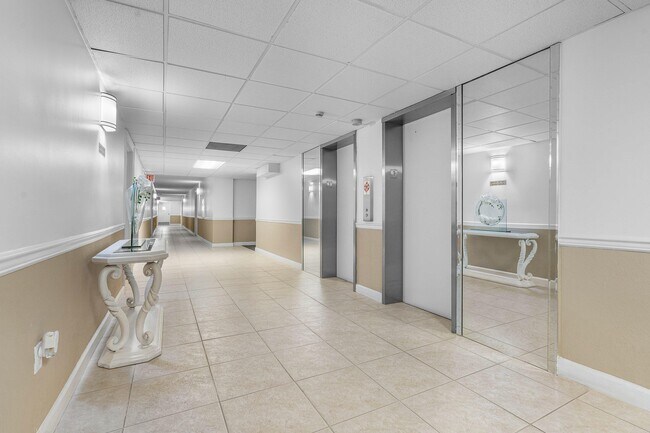 Foto del edificio - 3460 S Ocean Blvd
