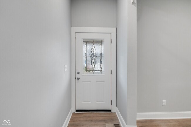 Foto del edificio - 2224 N Kenwood Ave