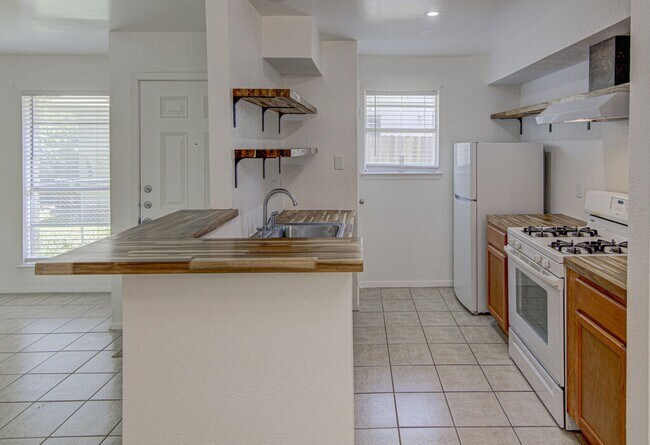 Building Photo - 805 Sirocco Dr