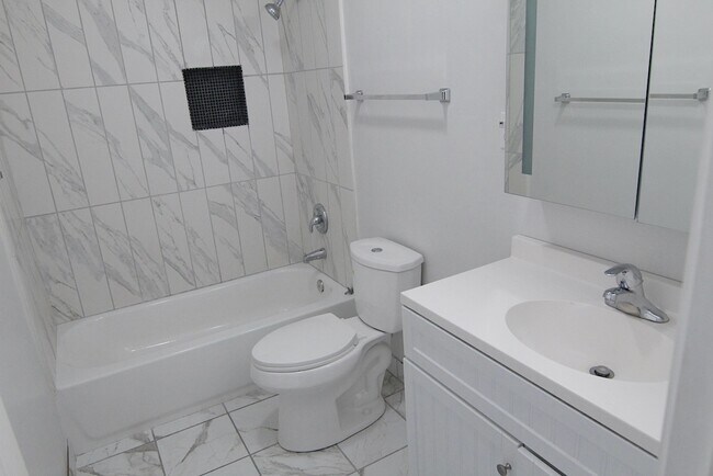 Foto del edificio - 3247 W Century Blvd