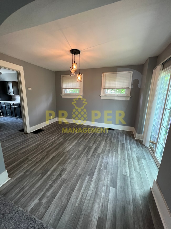 Building Photo - 3 bedrooms 2 bathrooms house for rent