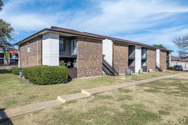 Building Photo - Pine Oaks Apartments