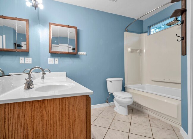 Building Photo - 3 bedroom in Niceville!