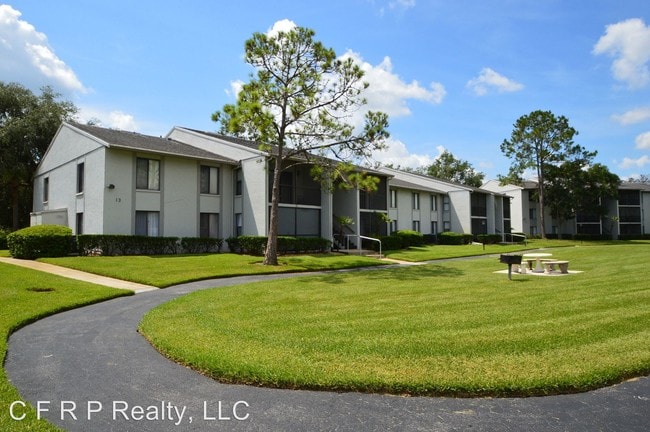 Building Photo - 1327 S Pine Ridge Cir