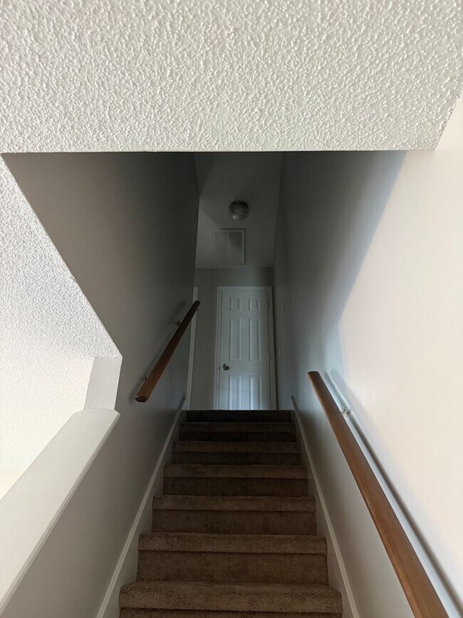 Foto del edificio - Spacious 2 Bedroom Duplex Near MTSU!