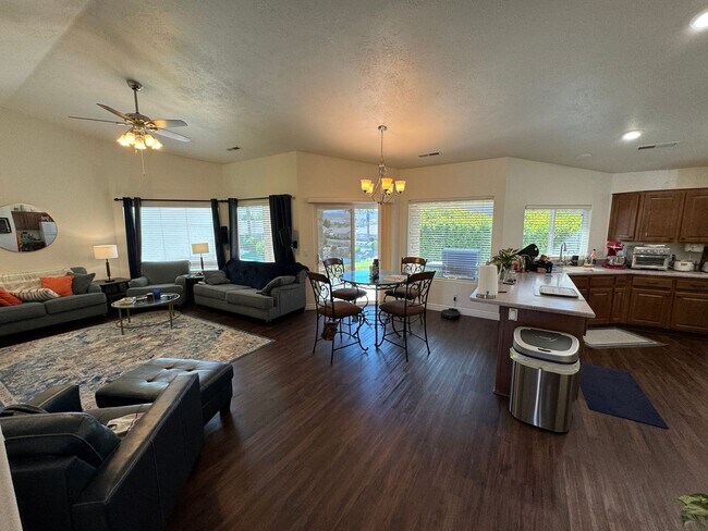 Foto del edificio - Paradise Cove Home!
