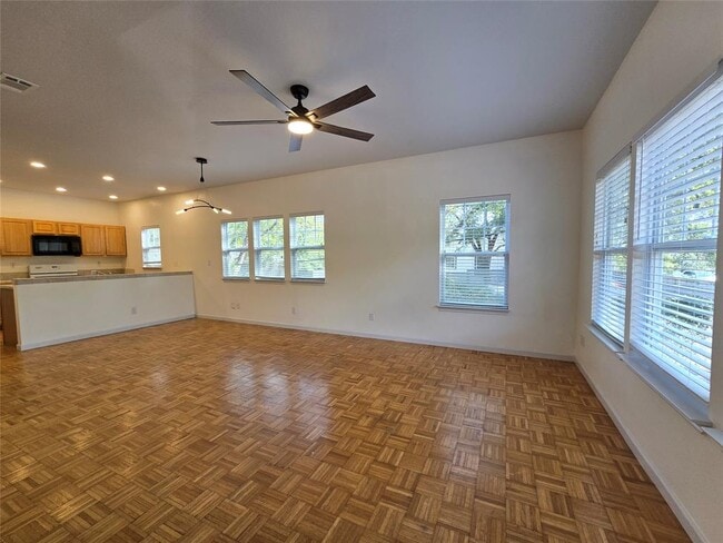 Foto del edificio - 2108 E 14th St