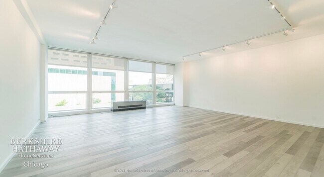 Building Photo - 330 W DIVERSEY Parkway